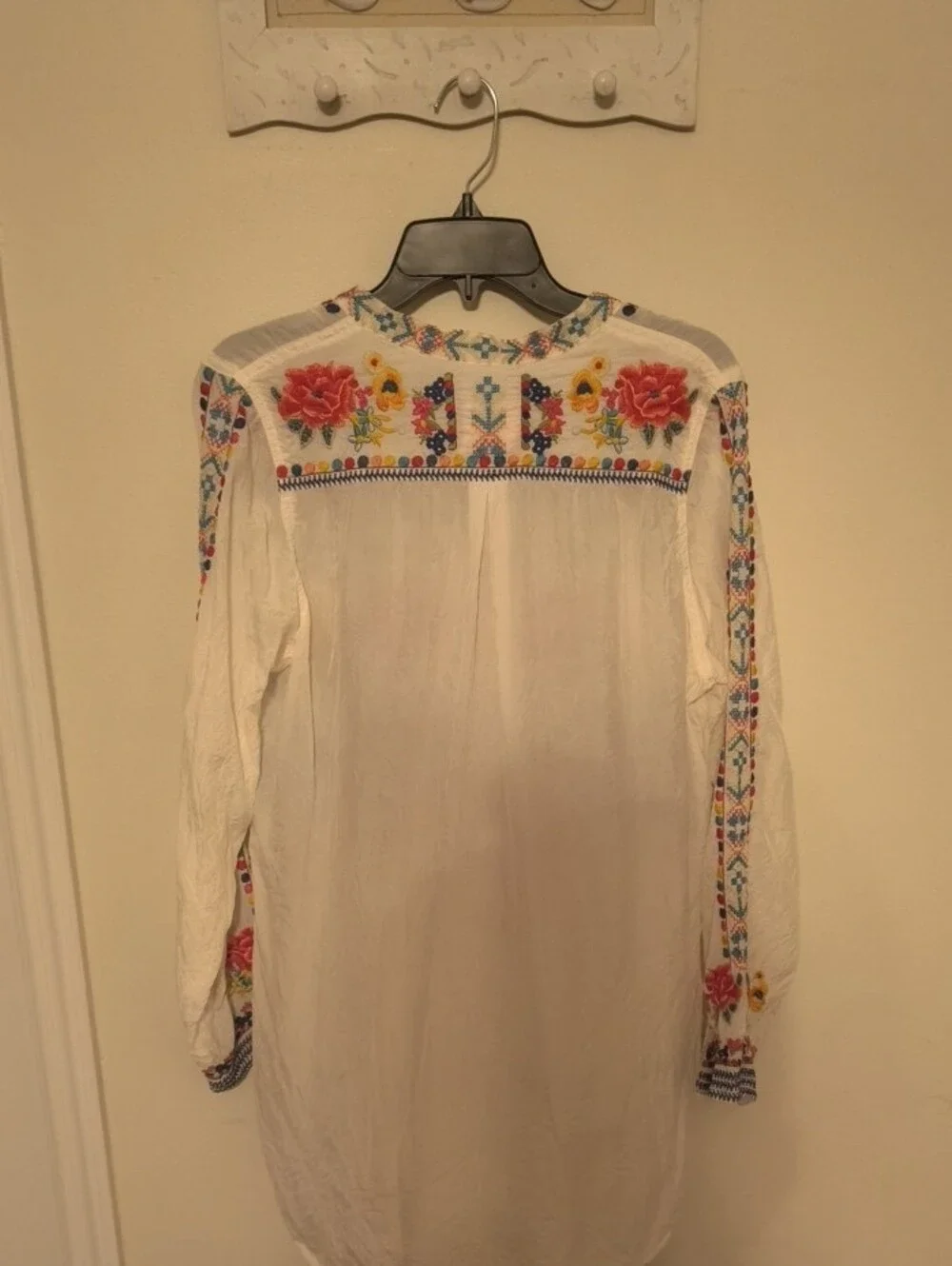 Johnny Was White Tunic with Multicolor Embroidered V-Neck - Picture 4 of 5
